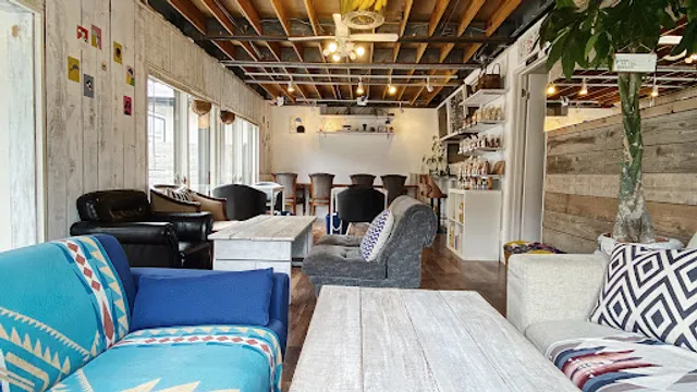 VEGETARIAN CAFE LOONEY