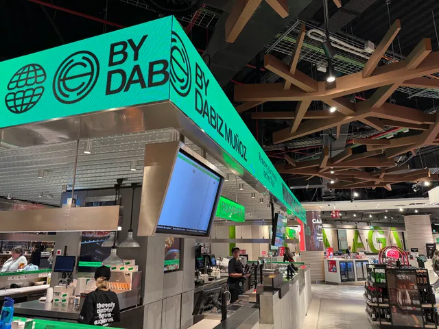 Hungry club - by Daviz Muñoz