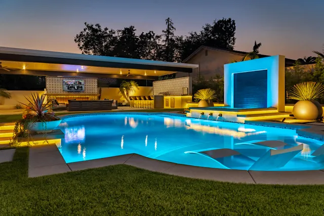 Calimingo Pools - Luxury Pools Orange County