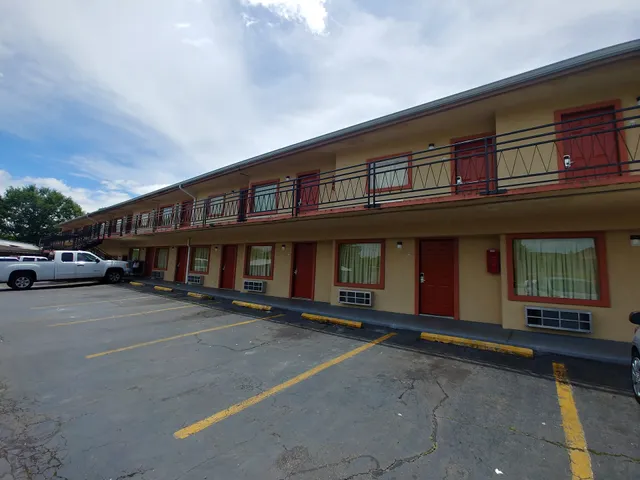 Economy Inn hot springs