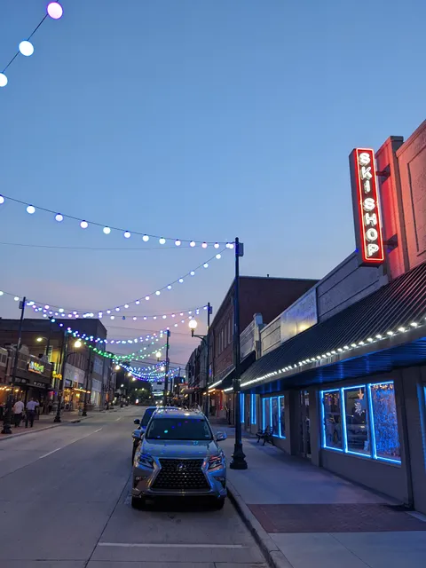 Doug & Lynda's Ski Shop