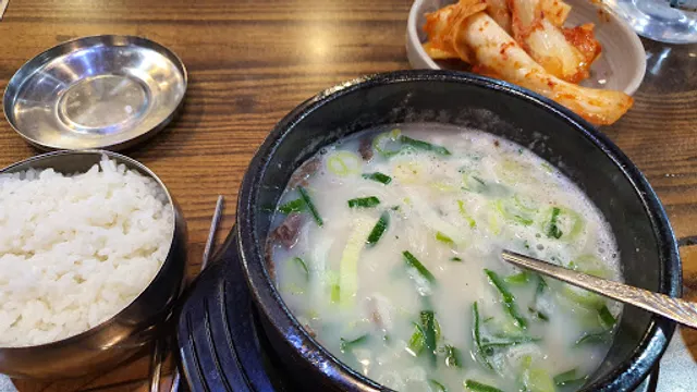 Sinchon Seolleongtang