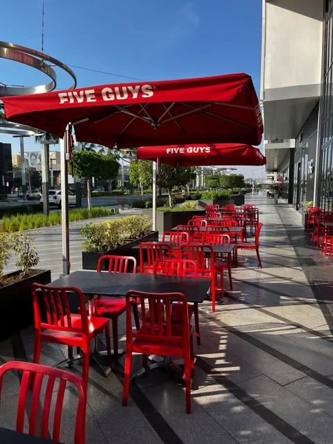Five Guys City Walk