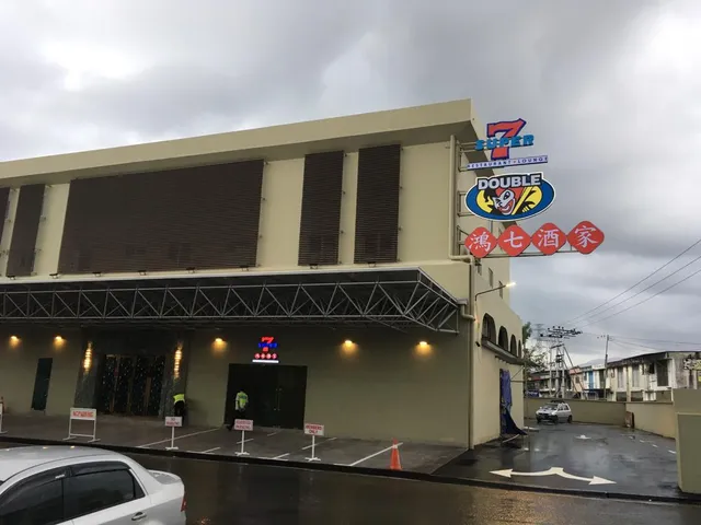 Super 7 Restaurant & Lounge