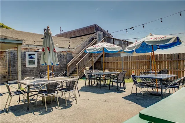 Schooners Bar & Beer Garden