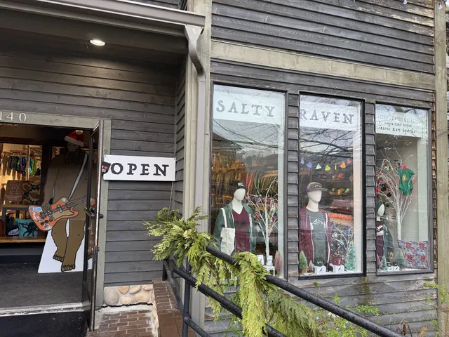 Salty Raven Cannon Beach