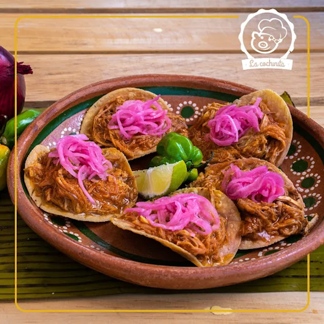 La cochinita con mare Suc. Santa Ursula