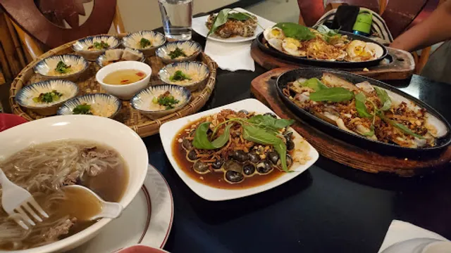 Bun & Oc Everett (Up Thai)