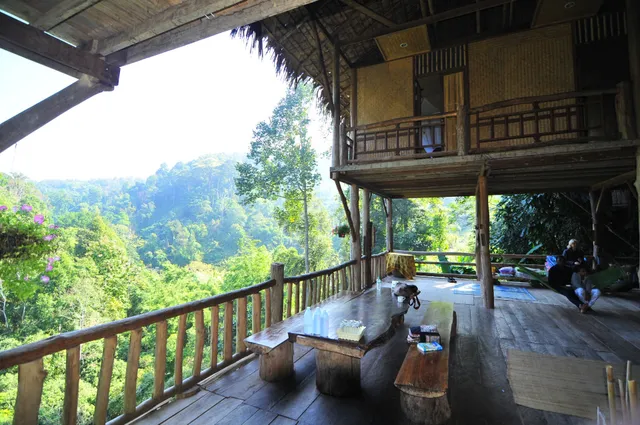 Tree House Hideaway บ้านต้นไม้แม่แมะ