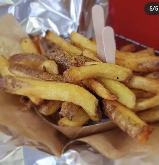La Caravane « Baraque à Frites » aux Puces de Vanves