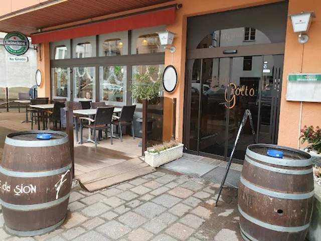 Au Grotto Restaurant - Pizzeria