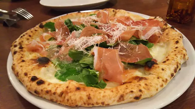 TRATTORIA E PIZZERIA L’INCANTO リンカント