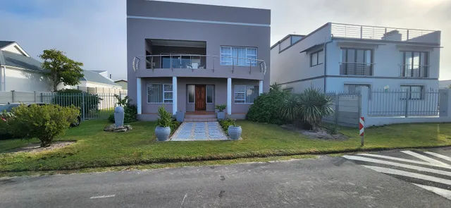 Picollo Bocca Villa Self-catering Accommodation - Kleinmond Western Cape