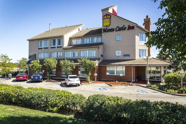 Monte Carlo Inn-Oakville Suites