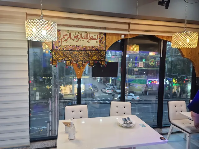 New Saladin Halal Restaurant