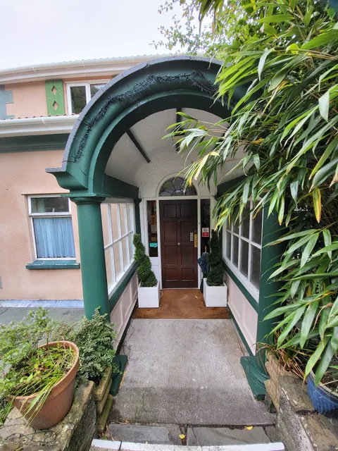 Cwmwennol Country House