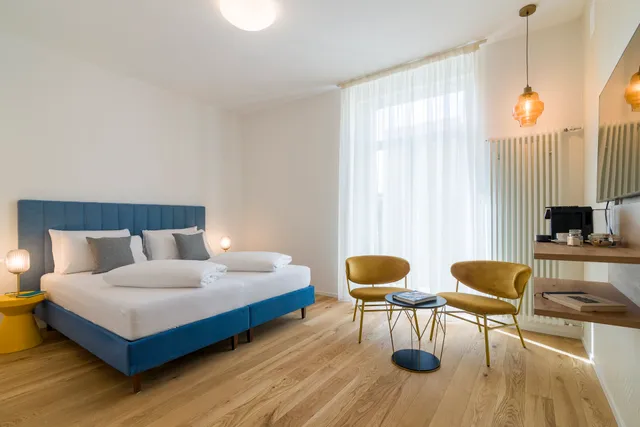 ELECTRIC Rooms & Suites