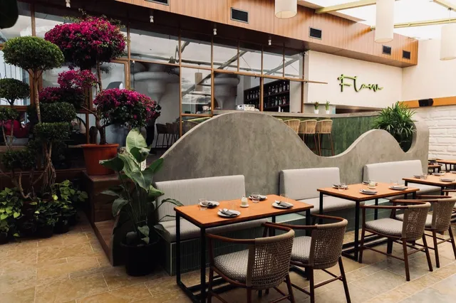 FLOW - Cocktails & Cuisine