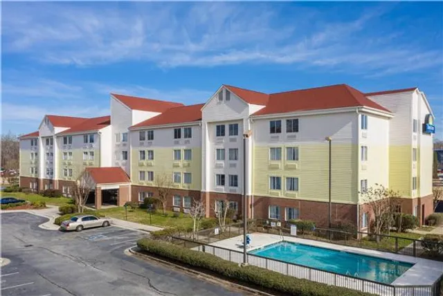 Days Inn by Wyndham Macon I-75 North