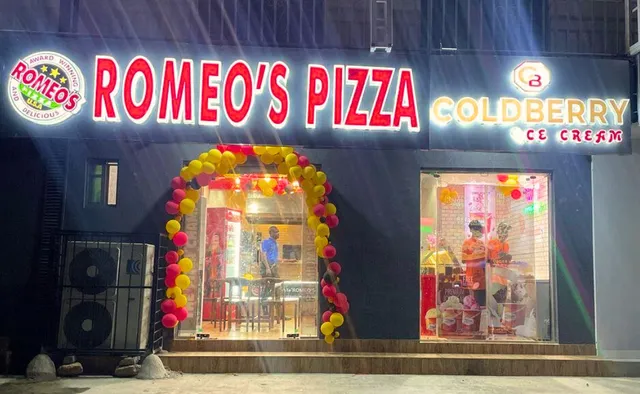 Romeo's Pizza Okota