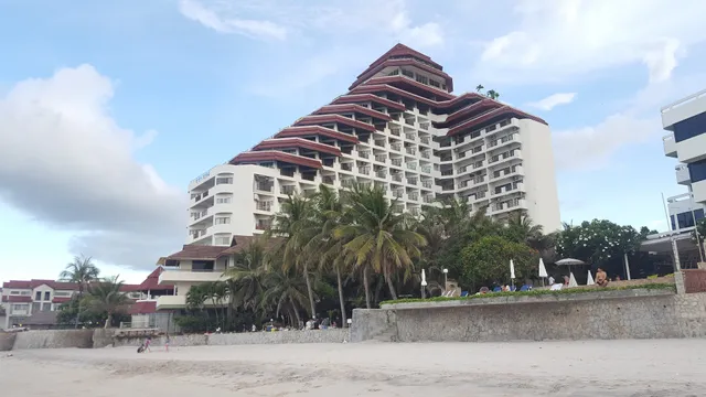 Bungalow Khun Pa (บังกะโลคุณป้า)