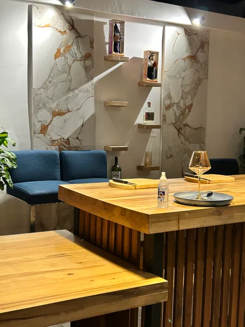 Claroscuro Gastro Bar