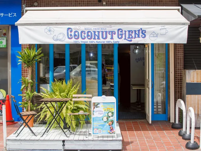 Coconut Glen’s Kitahama. Coconut Ice Cream from Hawaii