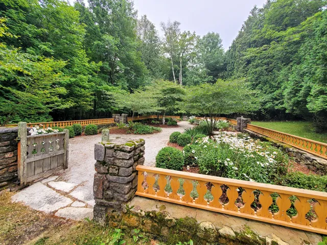 Door Shakespeare Day Time Office and Gift Shop