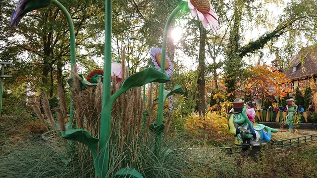 Amusement park ride “Flip the Grasshopper”