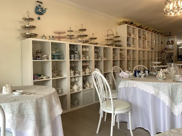 Val's English Tea & Pie Shop