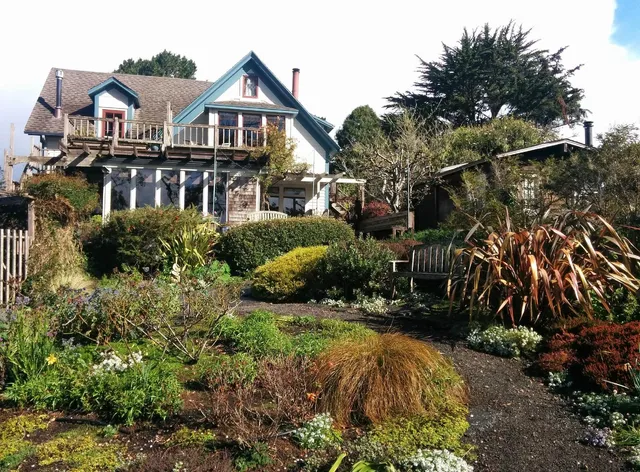 Alegria Oceanfront Inn & Cottages