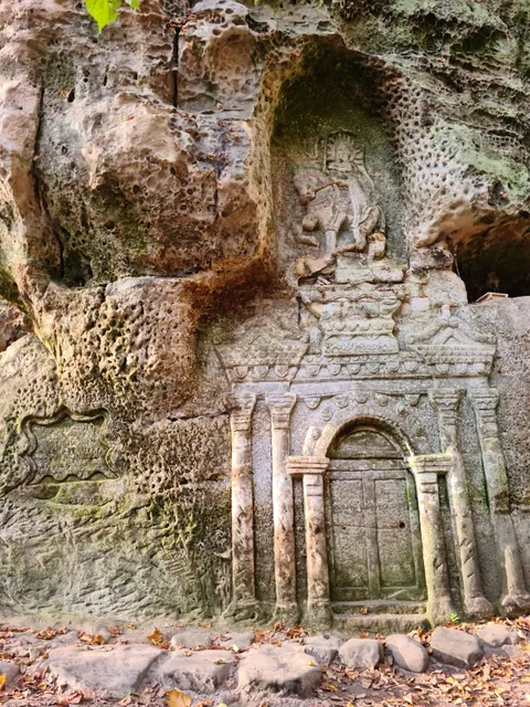 Felsenreliefs bei Kopics Bauernhof