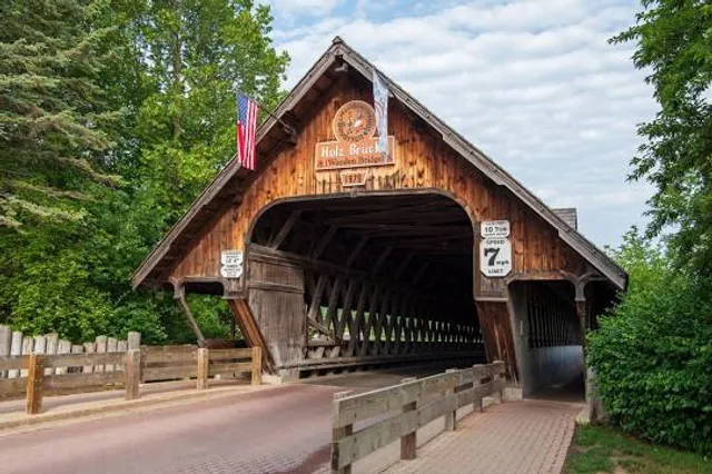 Holz-Brücke Covered Bridge