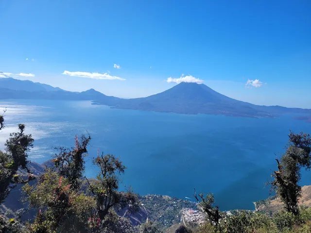 Vista al Lago de Atitlan