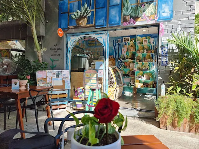 Wow Café - Art & Boutique