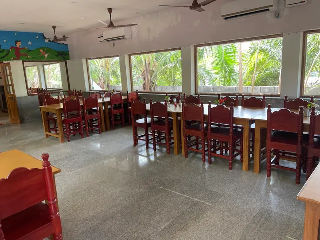 Moowalkers Restaurant & Alice paradise Guest house