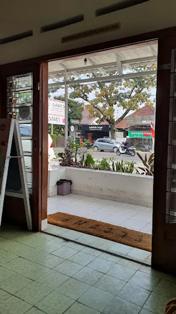 Bakmie Sam's Strawberry Corner