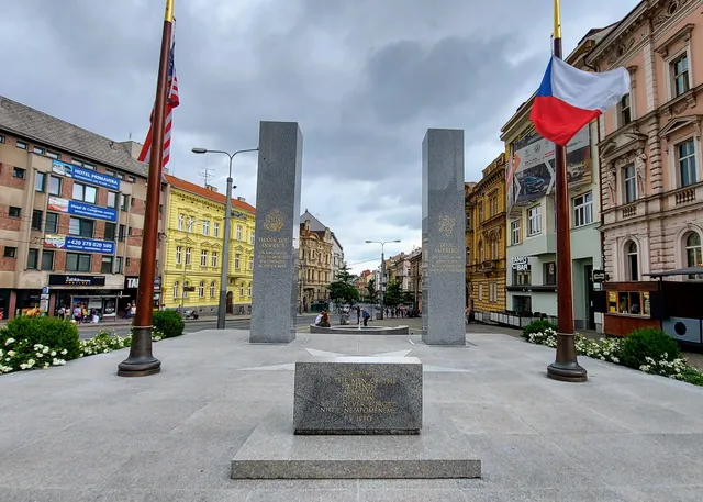 Památník Díky, Ameriko!