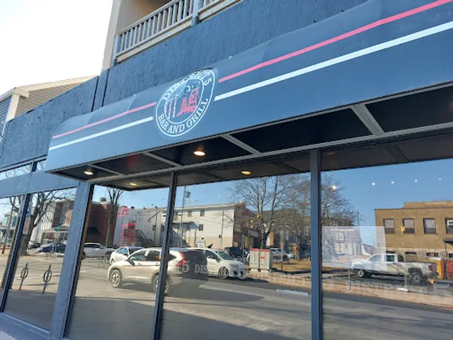 District 5 Bar & Grill