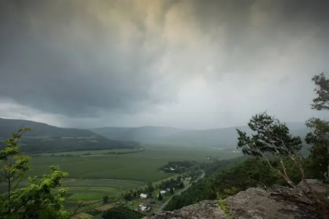 Vroman's Nose Hiking Trail