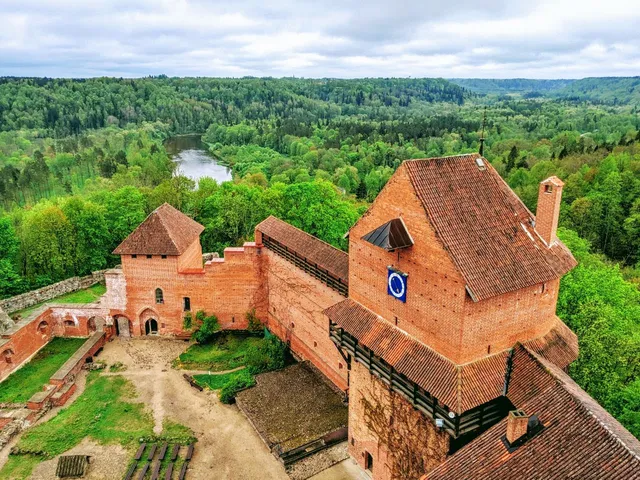 Sunlit Loft Apartment Riga