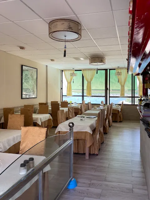 Chinese Restaurant Slow Boat