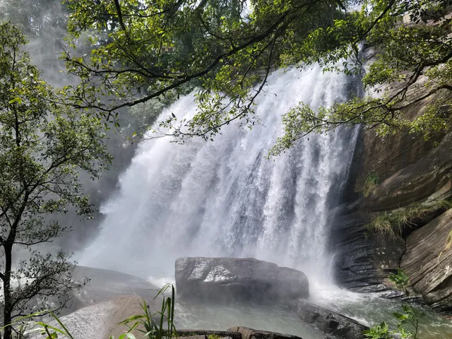 Huluganga Ella Waterfall