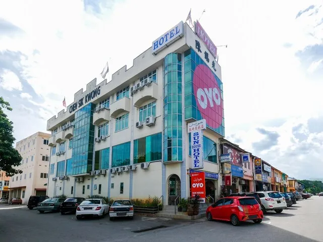 OYO 89877 Sun Triang Hotel