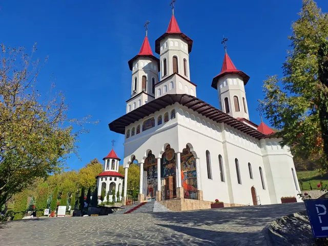 Mănăstirea Strâmba