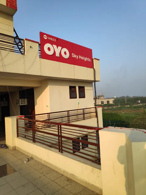 OYO 14823 Skyheights