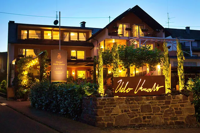 Weingut Knodt-Trossen | Gästezimmer & Ferienwohnungen in Kröv an der Mosel