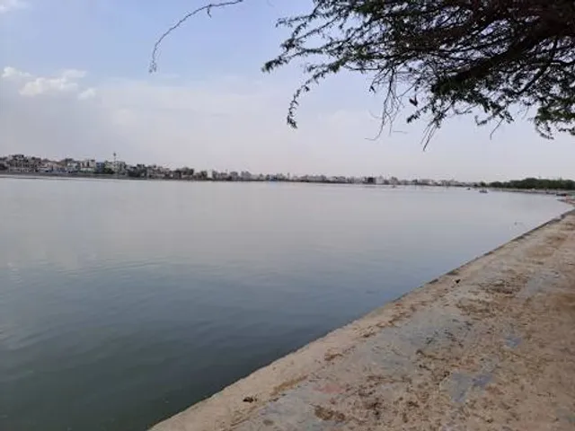 Bhalswa Horseshoe Lake