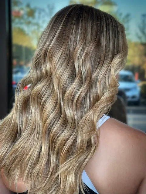 D'Llands Hair & Nail Salon