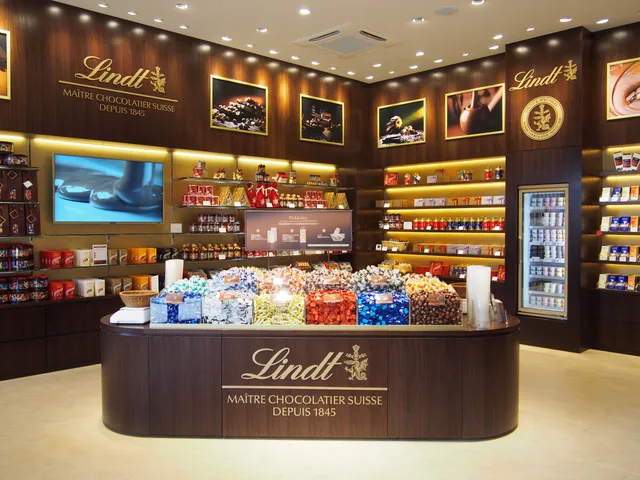 Lindt Chocolat Boutique & Cafe